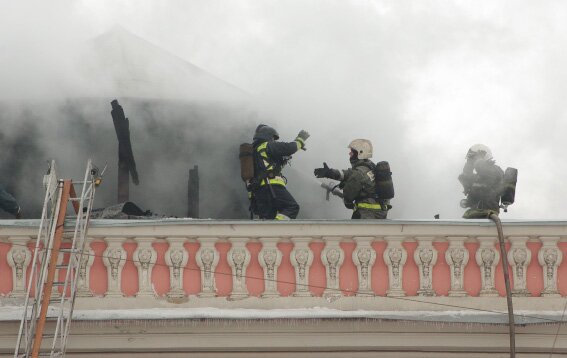 Пожар на крыше дворца Белосельских-Белозерских
