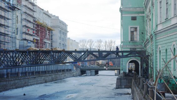 Мост между старой и новой Мариинками назвали актом вандализма