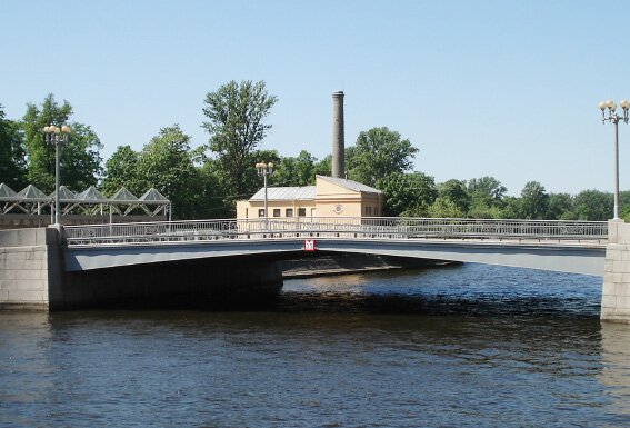 Ждановский мост не пострадал от столкновения с катером молодоженов