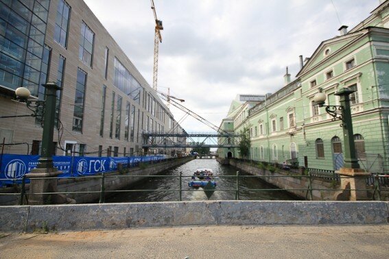 Мост из исторического здания Мариинского театра в новое