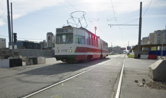 Трамвайное движение по улице Савушкина
