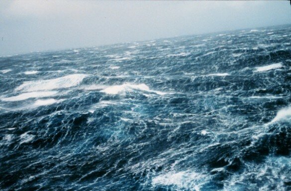 Из-за шторма круизные лайнеры не могут зайти в порт Петербурга