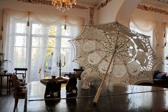 Усадьба Строгановых Марьино, холл, зонт на рояле