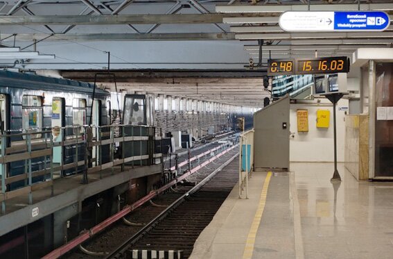 Движение по «синей» ветке метро ограничивали из-за пьяного пассажира