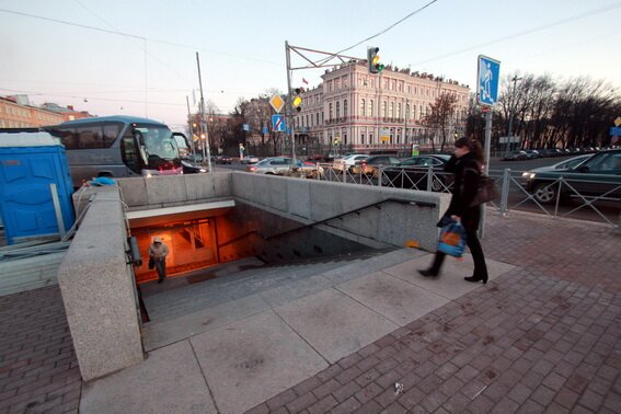 Подземный пешеходный переход на площади Труда
