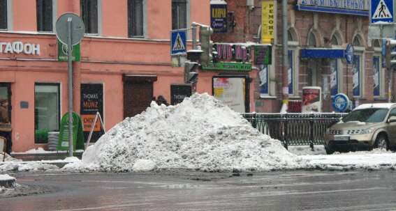 Снег на улицах Петербурга