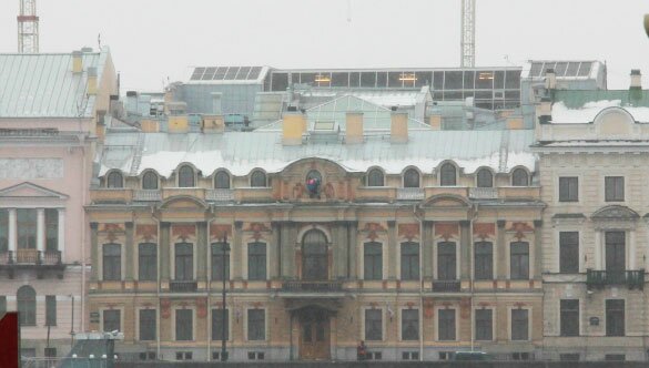 Мансарда Газпрома над домом на Английской набережной