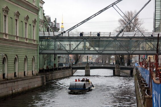 Вторая сцена Мариинки, мост через Крюков канал