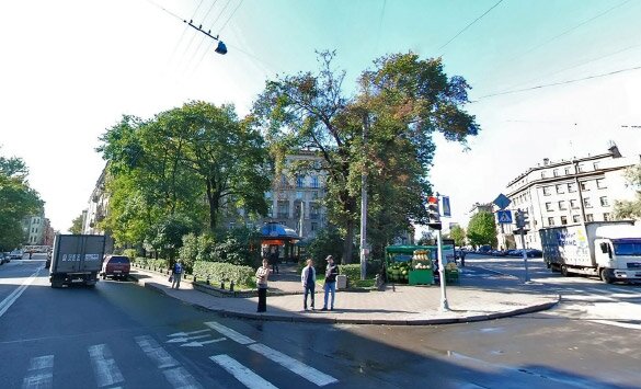 Сквер на перекрестке Левашовского и Чкаловского проспектов