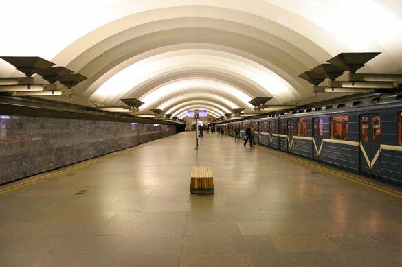 В новогоднюю ночь петербургское метро начнет работу в 4 утра