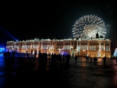В полчетвертого ночи на 1 января Петербург расцветят огни фейерверка
