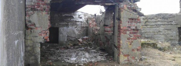 Разрушение зданий форта. Фотографии АУИПИК.