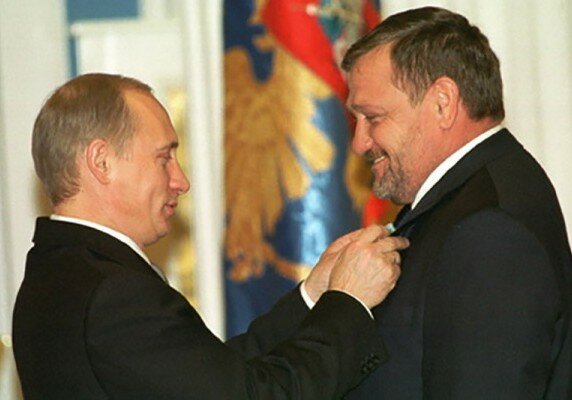Vladimir_Putin_and_Akhmad_Kadyrov_-_22.11.2001