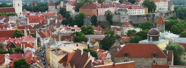 800px-Tallinn-old-town