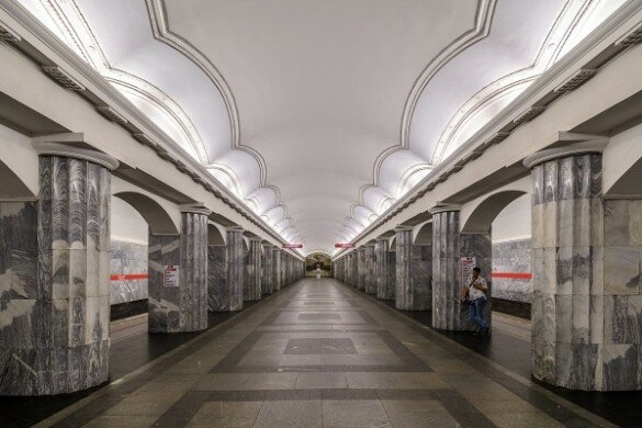 1280px-Metro_SPB_Line1_Baltyskaya_Central_Hall